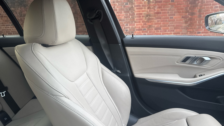 BMW 3 Series 330e M Sport 4dr Step Auto Saloon